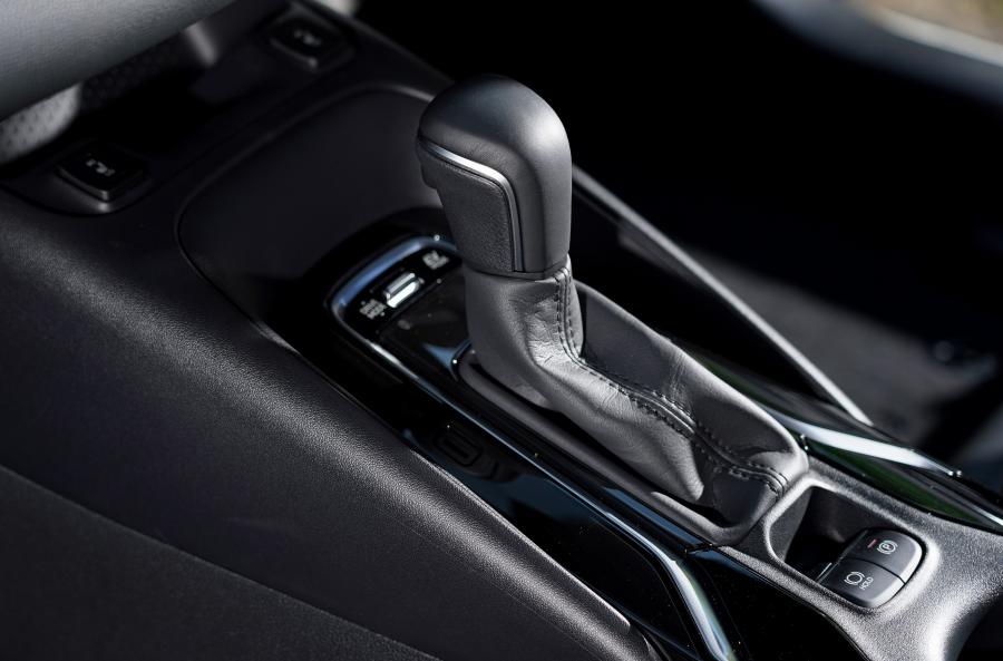Детали интерьера Toyota Corolla Trek Hybrid 2020 года  (UK) (фото 18 из 40)
